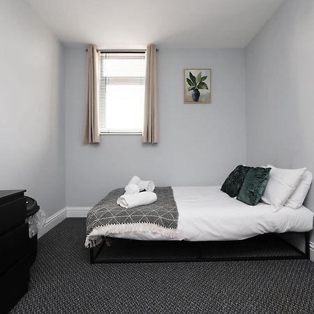 En-Suite Double Rooms, Smart Tv Comfy Style Лланеллі Екстер'єр фото