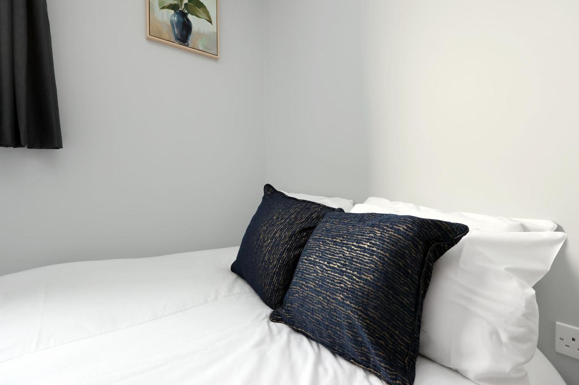 En-Suite Double Rooms, Smart Tv Comfy Style Лланеллі Екстер'єр фото