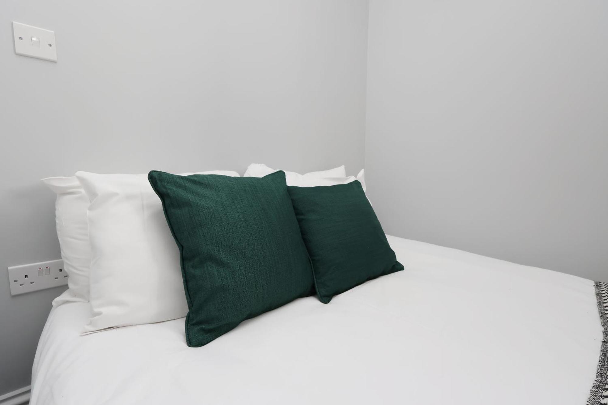 En-Suite Double Rooms, Smart Tv Comfy Style Лланеллі Екстер'єр фото