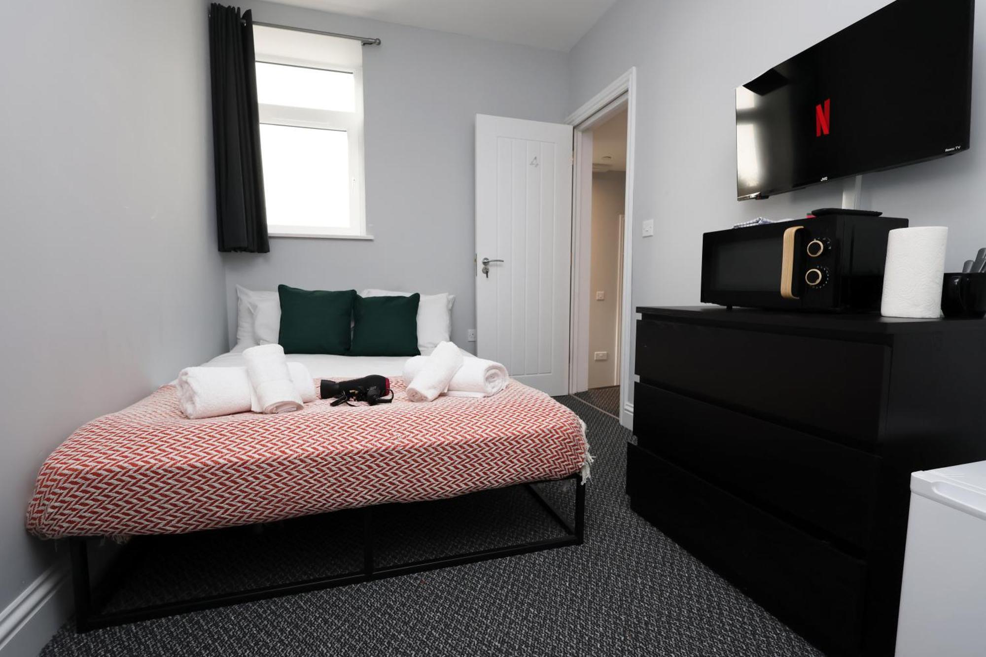 En-Suite Double Rooms, Smart Tv Comfy Style Лланеллі Екстер'єр фото