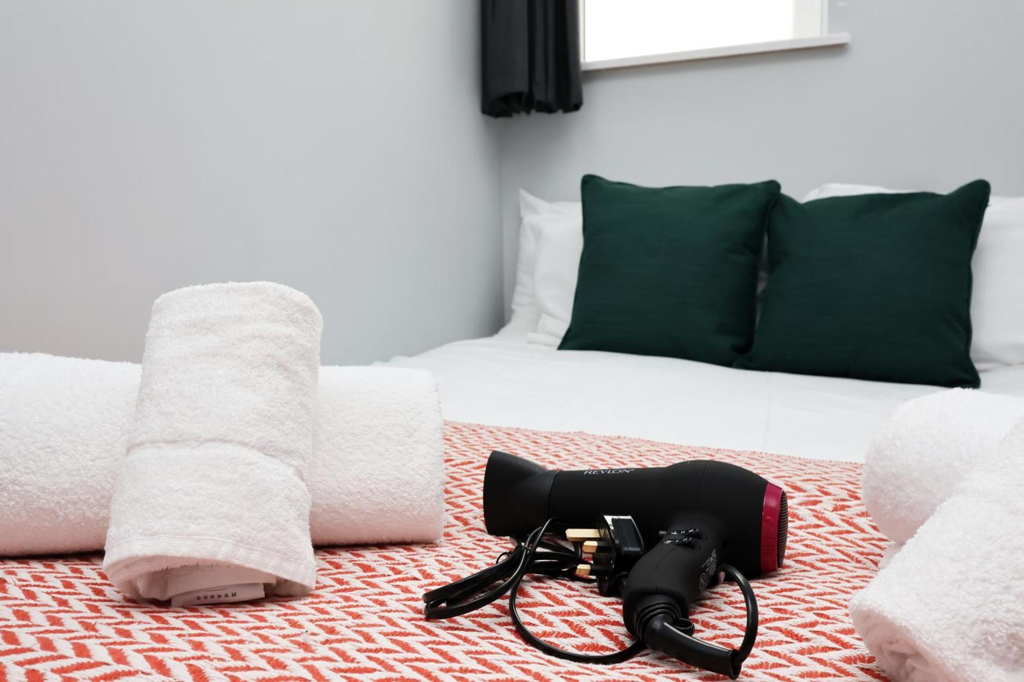 En-Suite Double Rooms, Smart Tv Comfy Style Лланеллі Екстер'єр фото