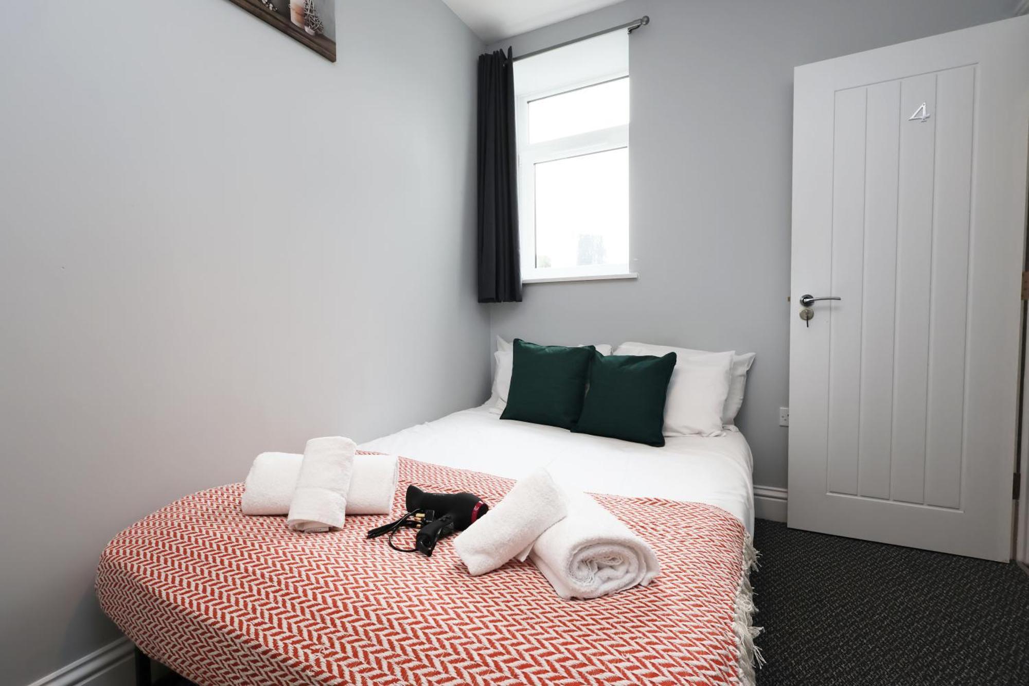 En-Suite Double Rooms, Smart Tv Comfy Style Лланеллі Екстер'єр фото