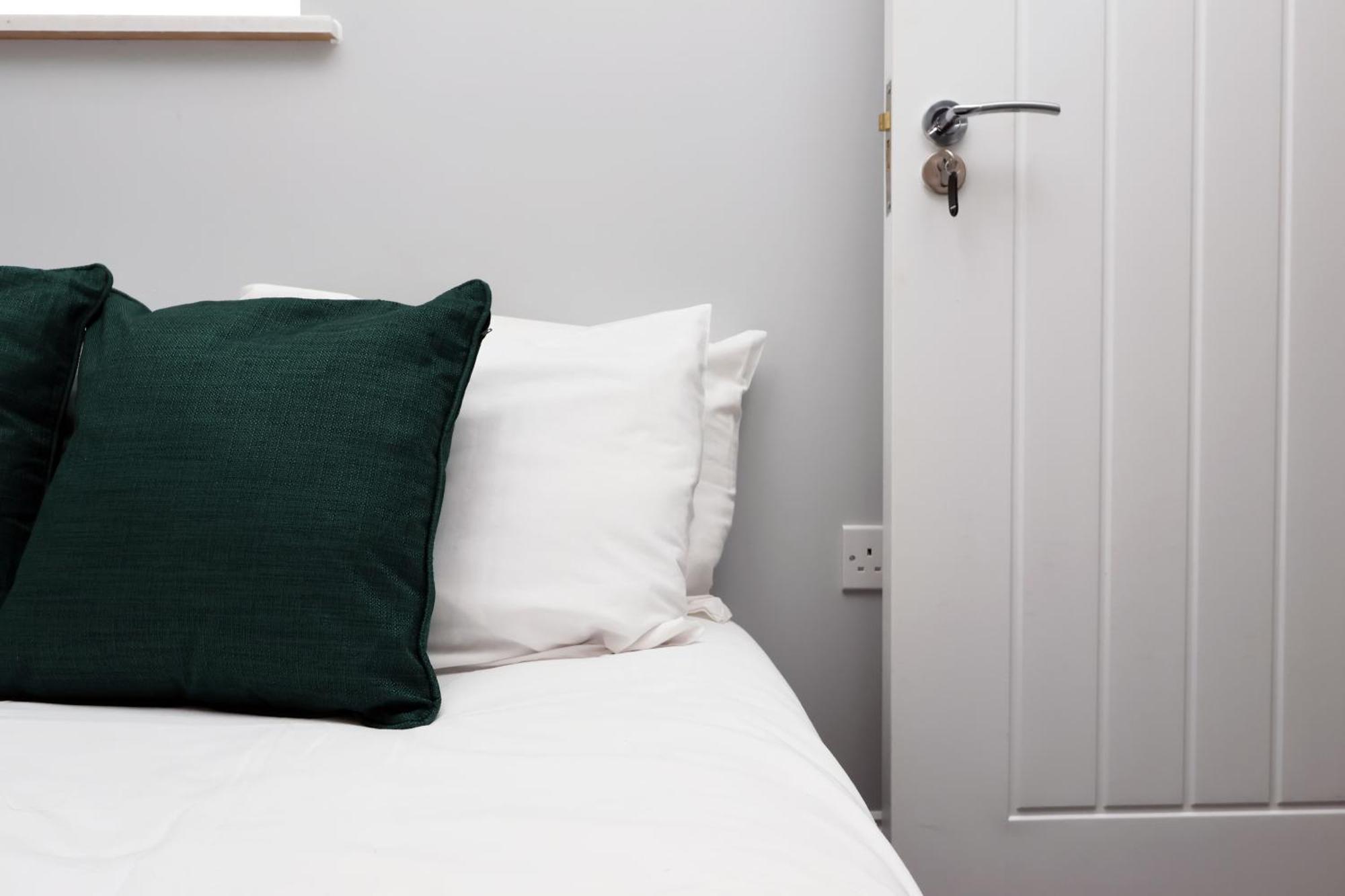En-Suite Double Rooms, Smart Tv Comfy Style Лланеллі Екстер'єр фото