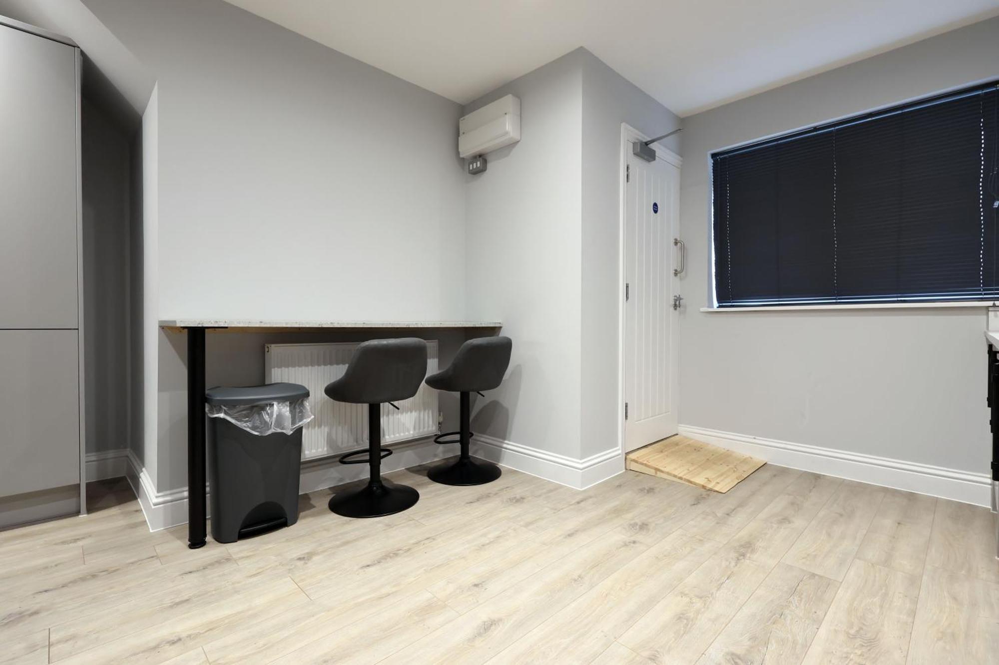 En-Suite Double Rooms, Smart Tv Comfy Style Лланеллі Екстер'єр фото
