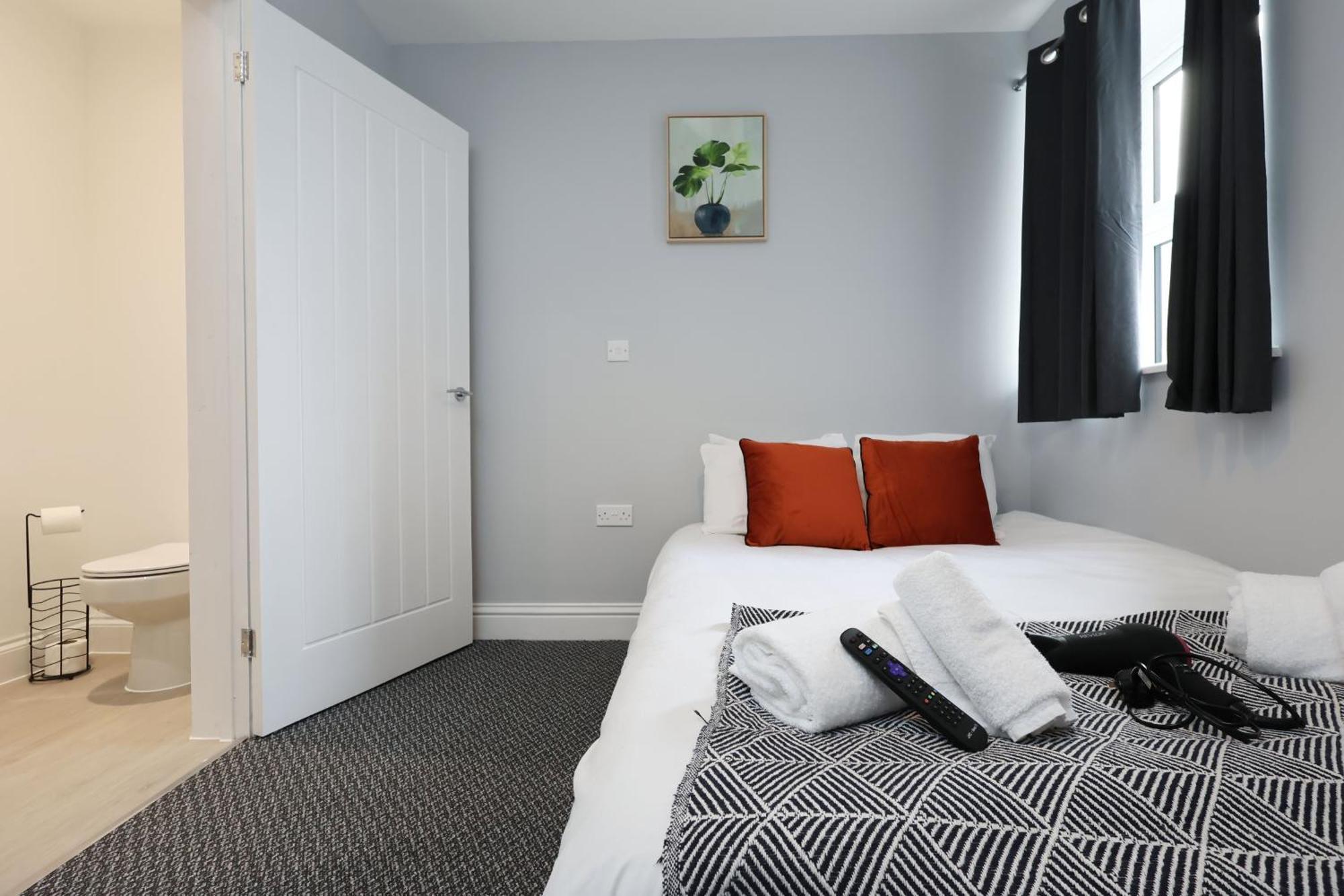 En-Suite Double Rooms, Smart Tv Comfy Style Лланеллі Екстер'єр фото