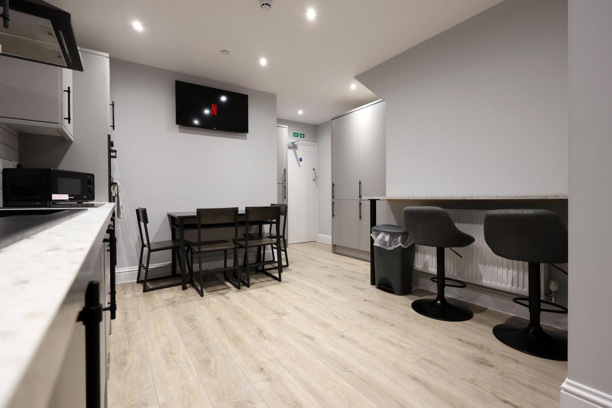 En-Suite Double Rooms, Smart Tv Comfy Style Лланеллі Екстер'єр фото