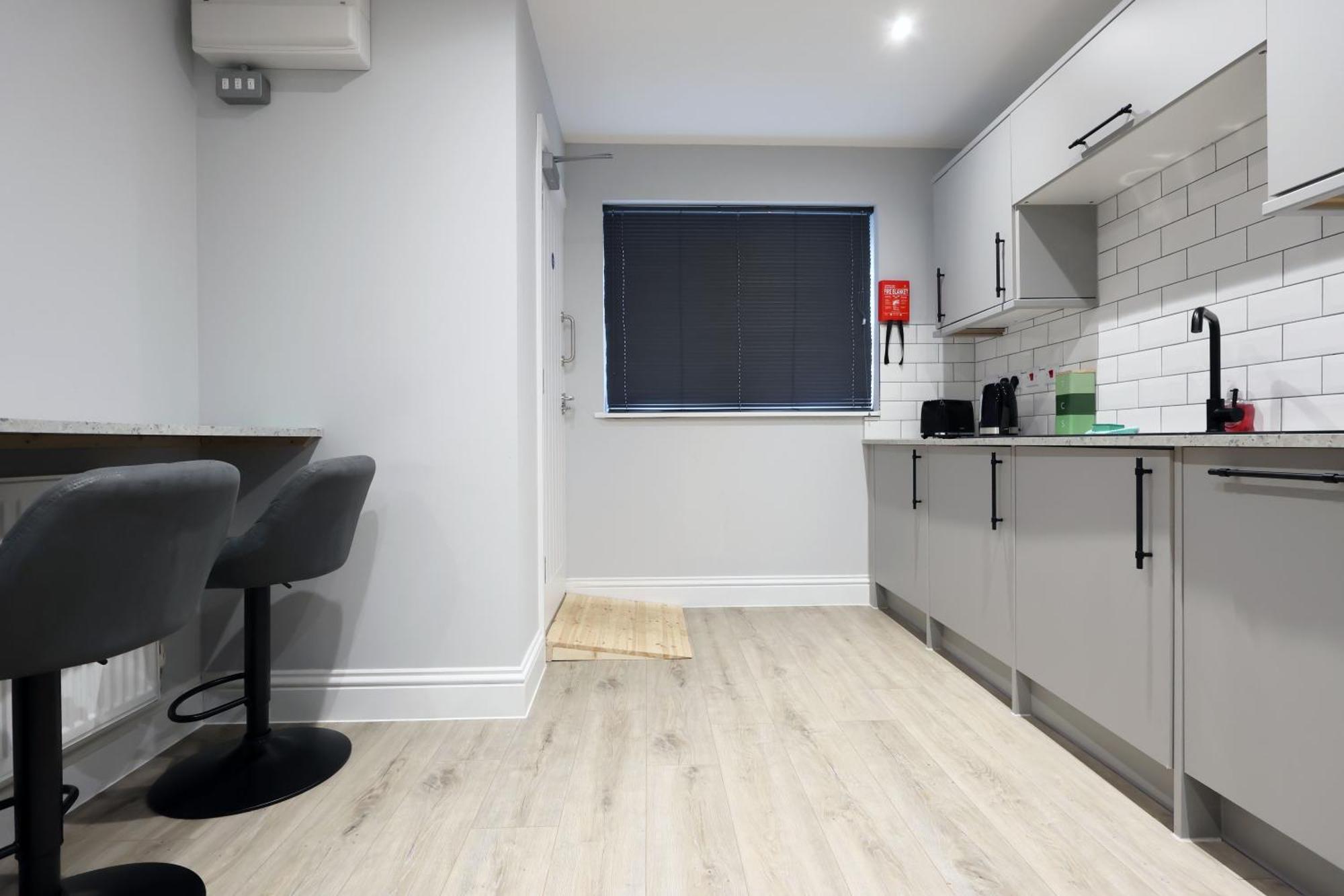 En-Suite Double Rooms, Smart Tv Comfy Style Лланеллі Екстер'єр фото
