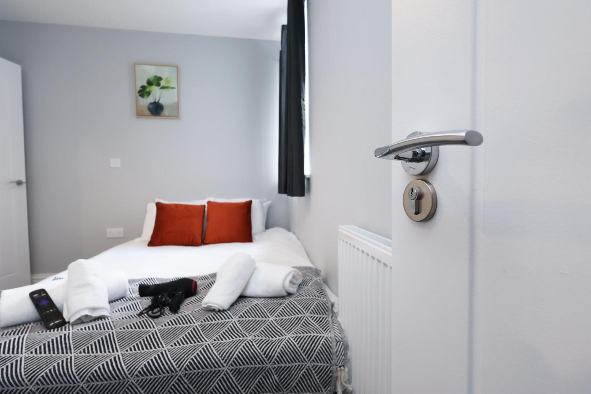 En-Suite Double Rooms, Smart Tv Comfy Style Лланеллі Екстер'єр фото
