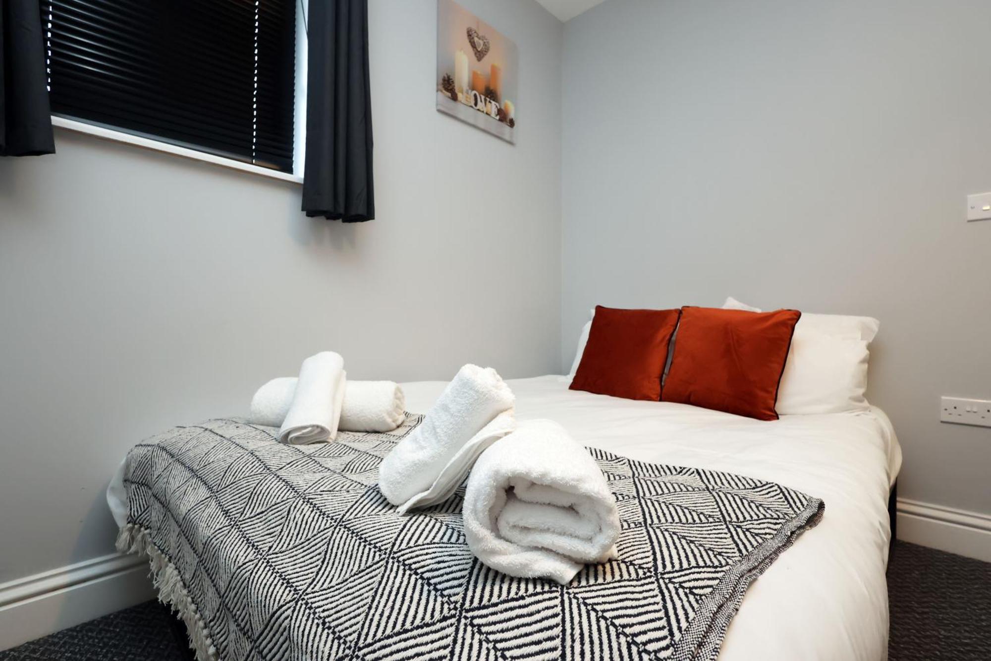 En-Suite Double Rooms, Smart Tv Comfy Style Лланеллі Екстер'єр фото