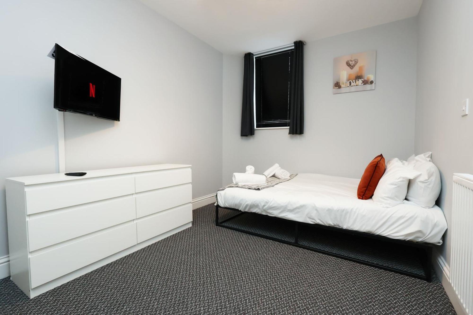 En-Suite Double Rooms, Smart Tv Comfy Style Лланеллі Екстер'єр фото
