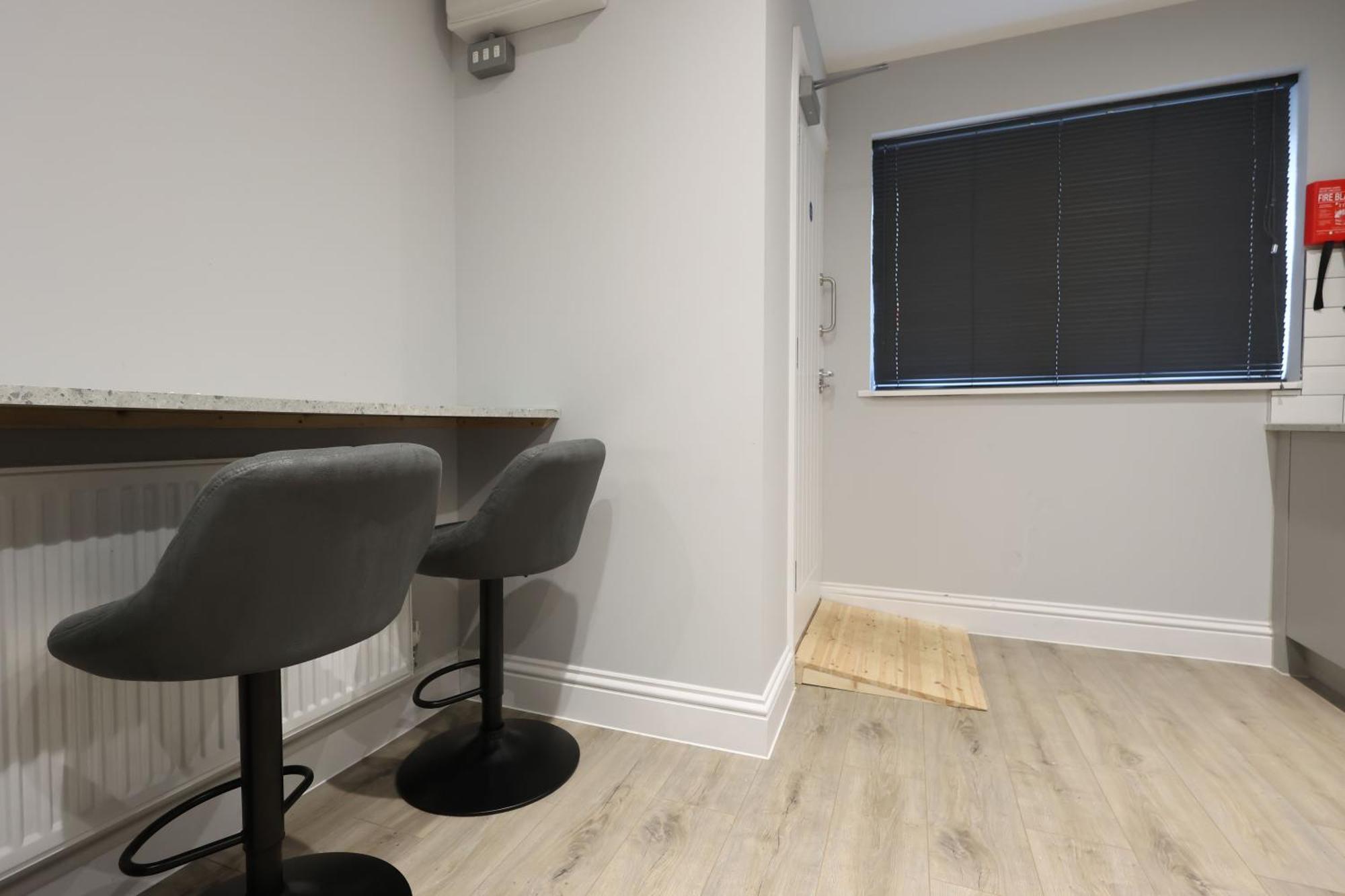 En-Suite Double Rooms, Smart Tv Comfy Style Лланеллі Екстер'єр фото