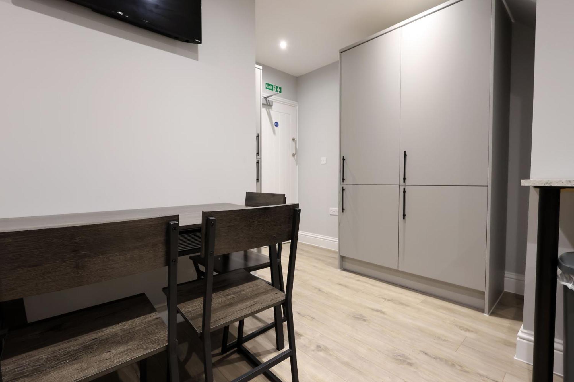 En-Suite Double Rooms, Smart Tv Comfy Style Лланеллі Екстер'єр фото