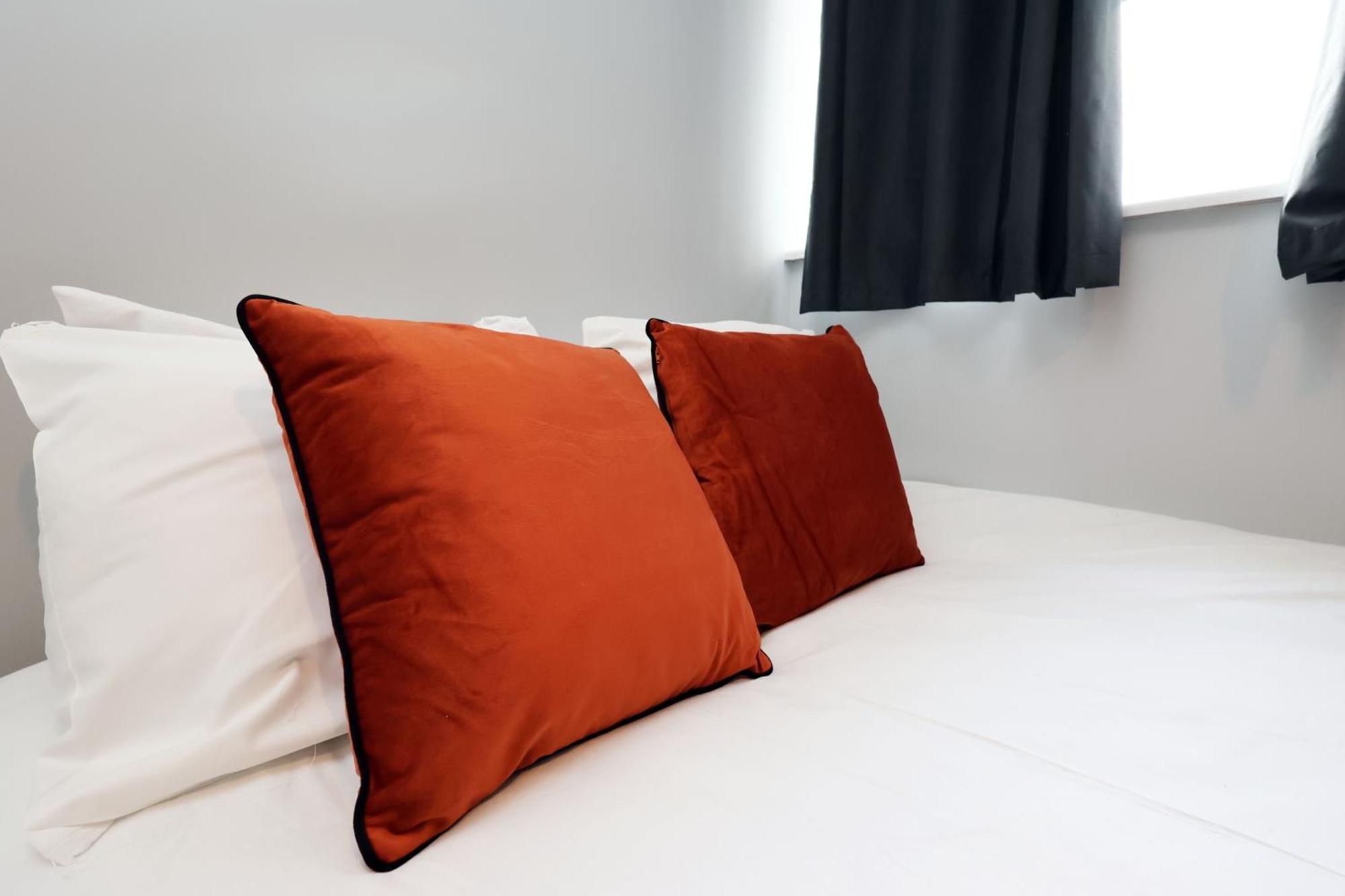 En-Suite Double Rooms, Smart Tv Comfy Style Лланеллі Екстер'єр фото