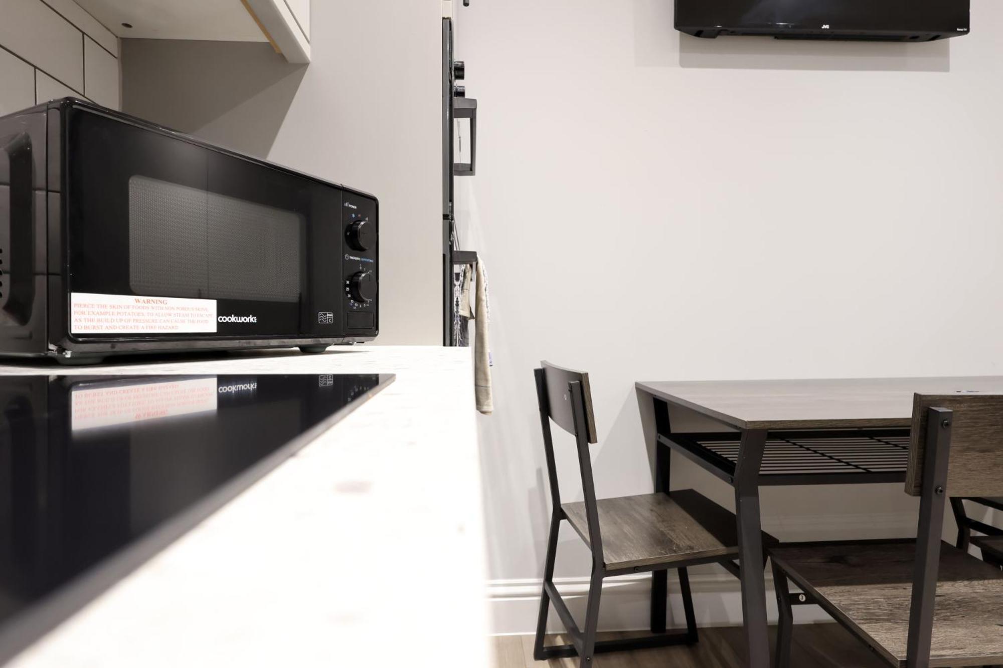 En-Suite Double Rooms, Smart Tv Comfy Style Лланеллі Екстер'єр фото