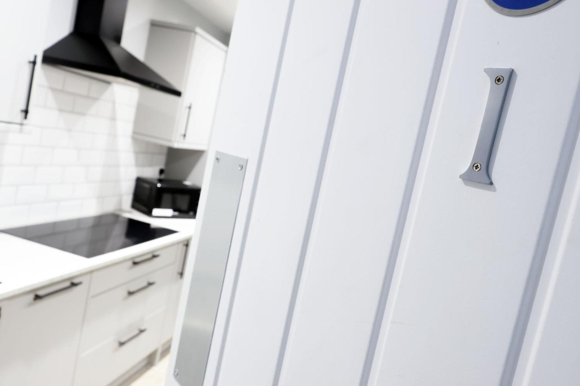 En-Suite Double Rooms, Smart Tv Comfy Style Лланеллі Екстер'єр фото