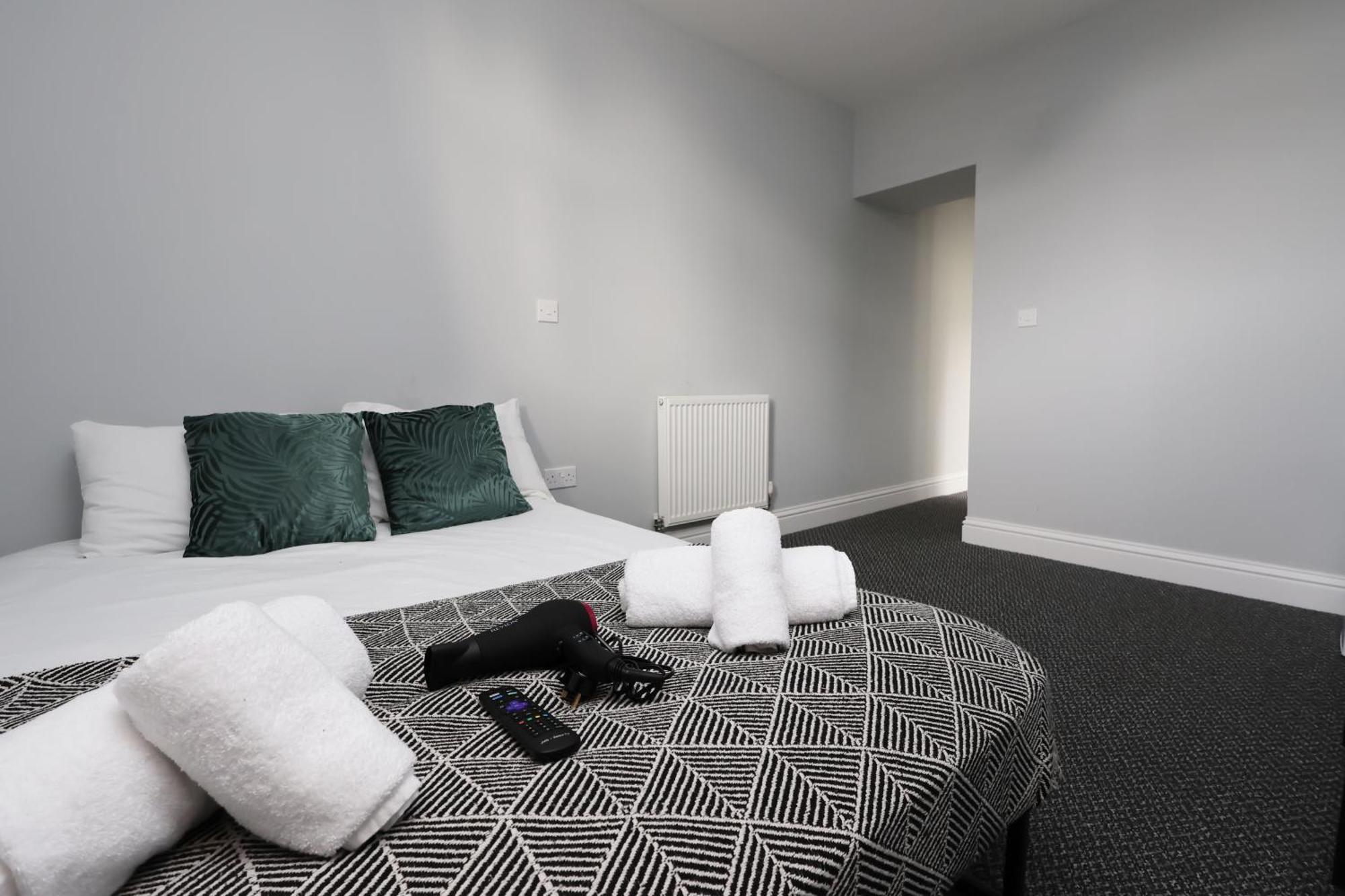 En-Suite Double Rooms, Smart Tv Comfy Style Лланеллі Екстер'єр фото