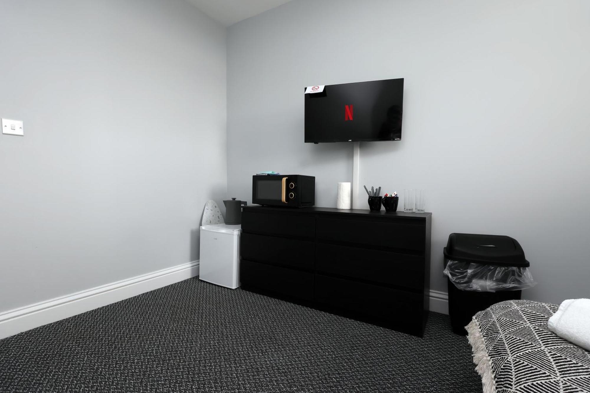 En-Suite Double Rooms, Smart Tv Comfy Style Лланеллі Екстер'єр фото
