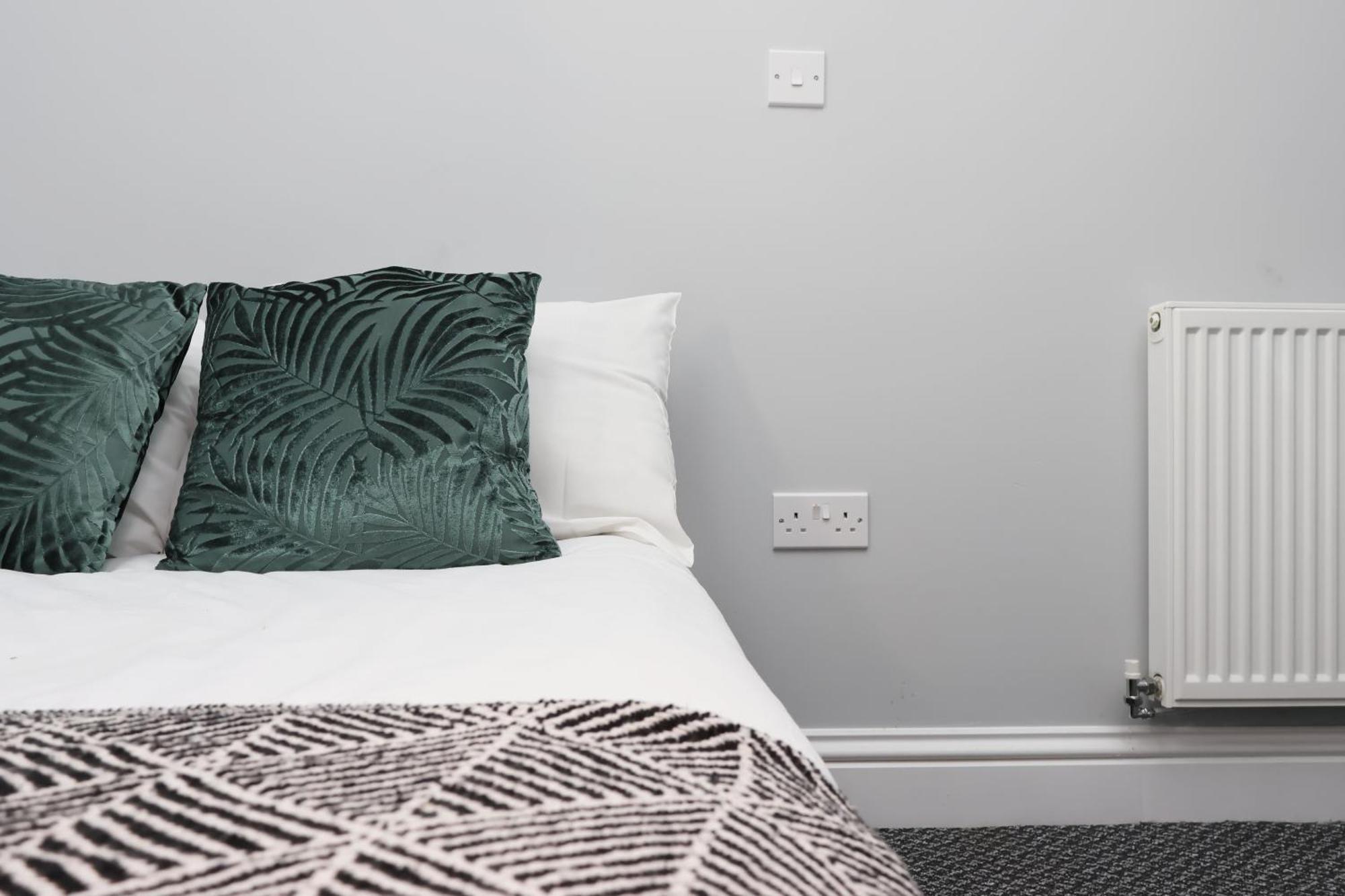 En-Suite Double Rooms, Smart Tv Comfy Style Лланеллі Екстер'єр фото