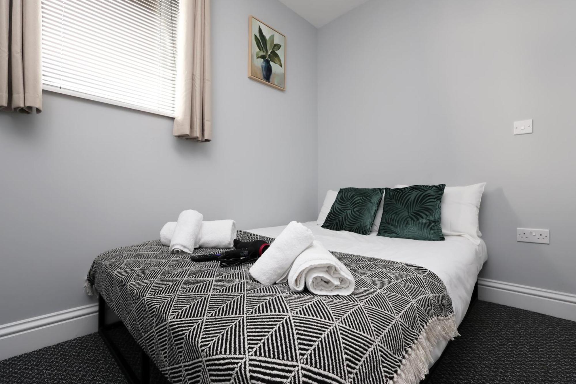 En-Suite Double Rooms, Smart Tv Comfy Style Лланеллі Екстер'єр фото