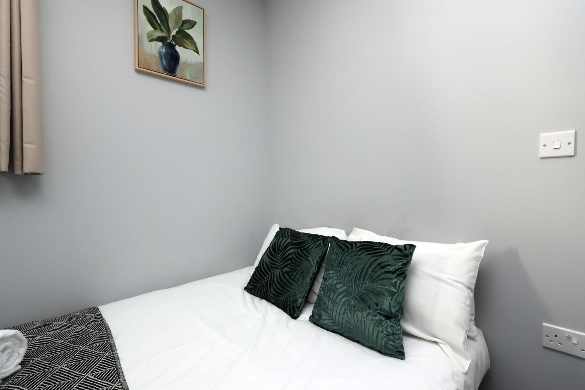 En-Suite Double Rooms, Smart Tv Comfy Style Лланеллі Екстер'єр фото